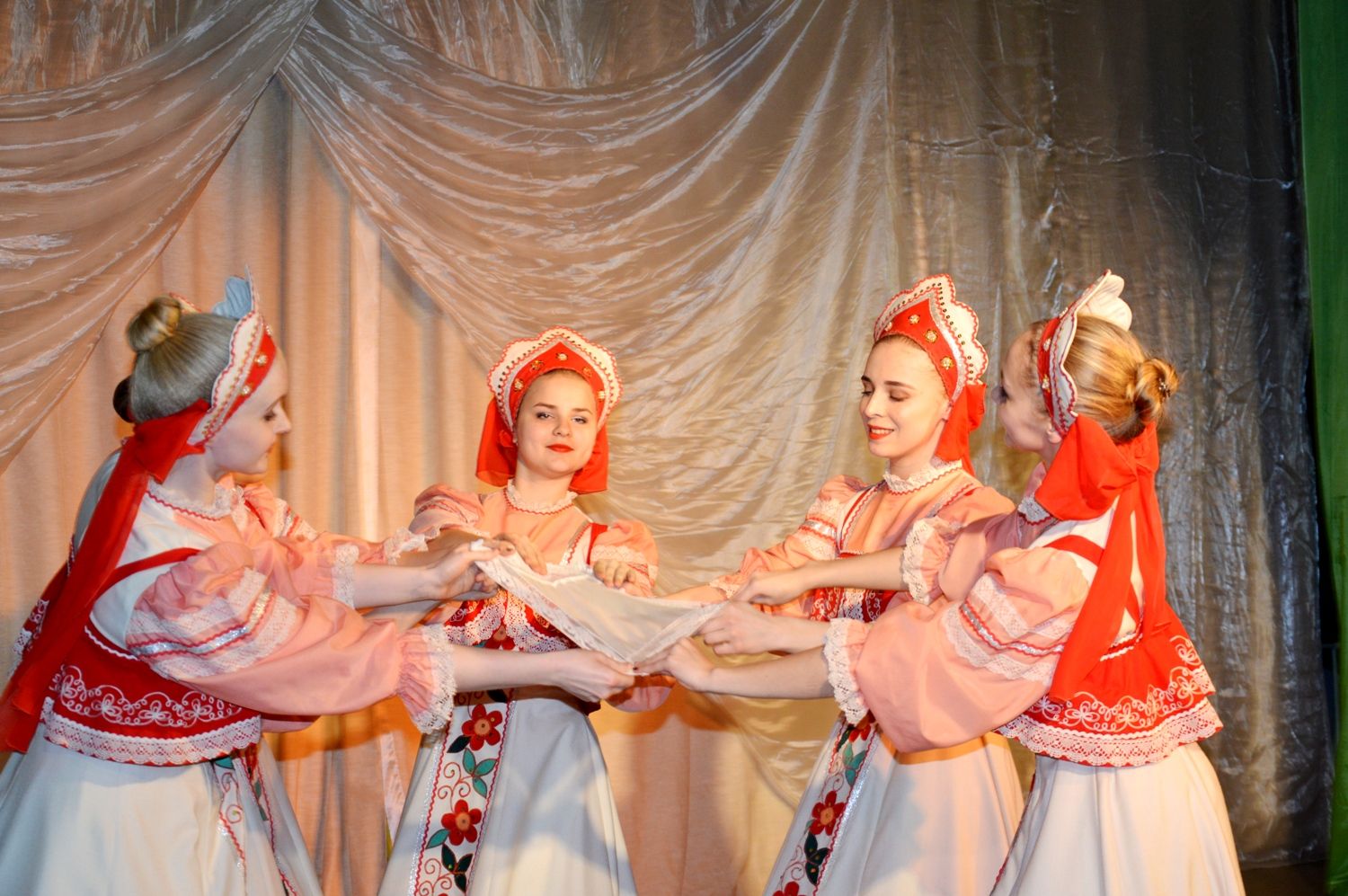 Танец с платками русский народный