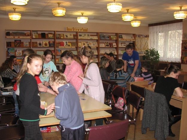 ЧИТАЕМ, ИГРАЕМ и МАСТЕРИМ в ДНИ ШКОЛЬНЫХ КАНИКУЛ