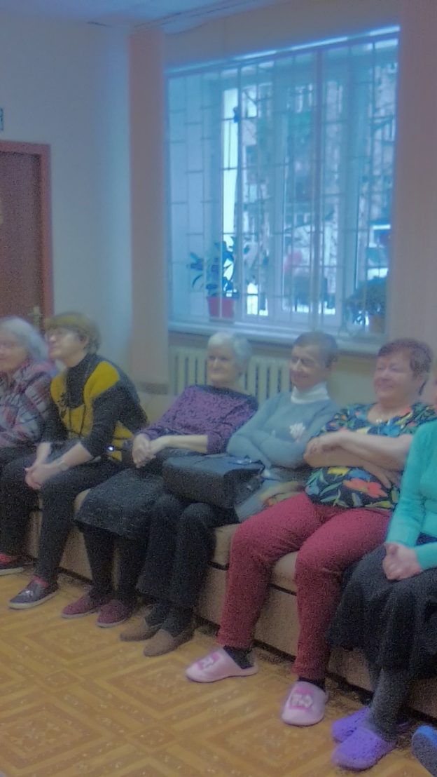 Музыкальная программа «Новогодний серпантин»