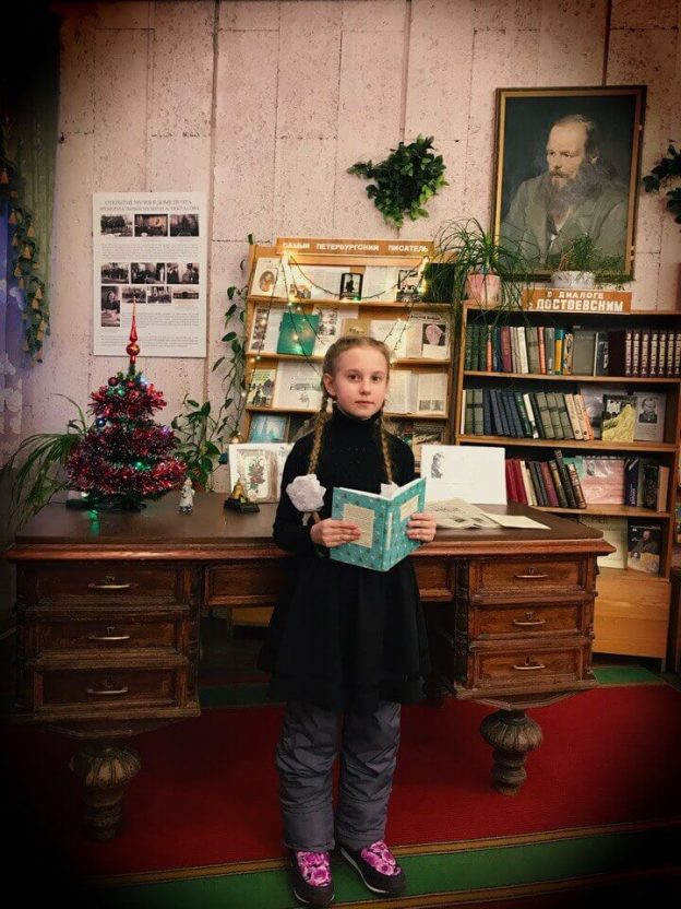 Литературный час «Крошку Ангела в сочельник Бог на землю посылал…»