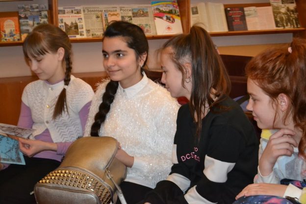 Презентация книжной выставки «МОЛОДЁЖИ о ВЫБОРАХ и НЕ ТОЛЬКО…»