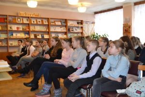 Выставка-беседа «Россию строить молодым: 18 марта – Выборы Президента России»