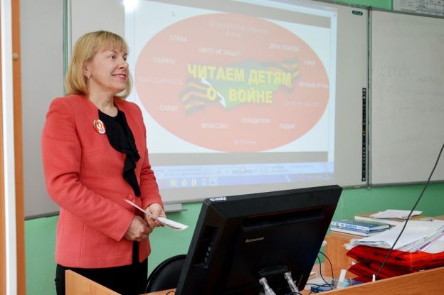 Чеховка читает детям о войне