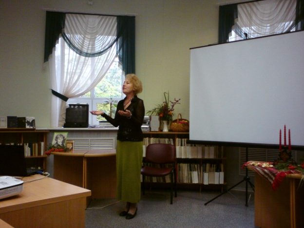 Творческий вечер поэтессы Валентины Жоховой «Пришло время признаться в любви»