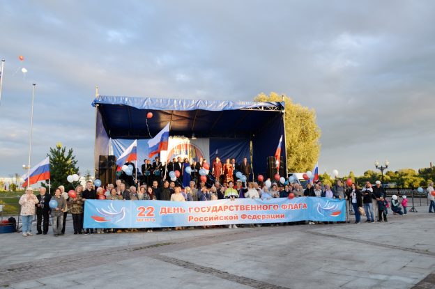 Концерт на Стрелке к Дню российского флага