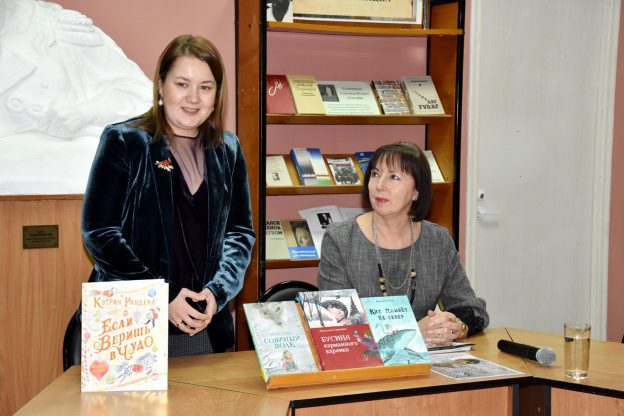 Родом из детства: Анастасия Строкина и ее новая книга