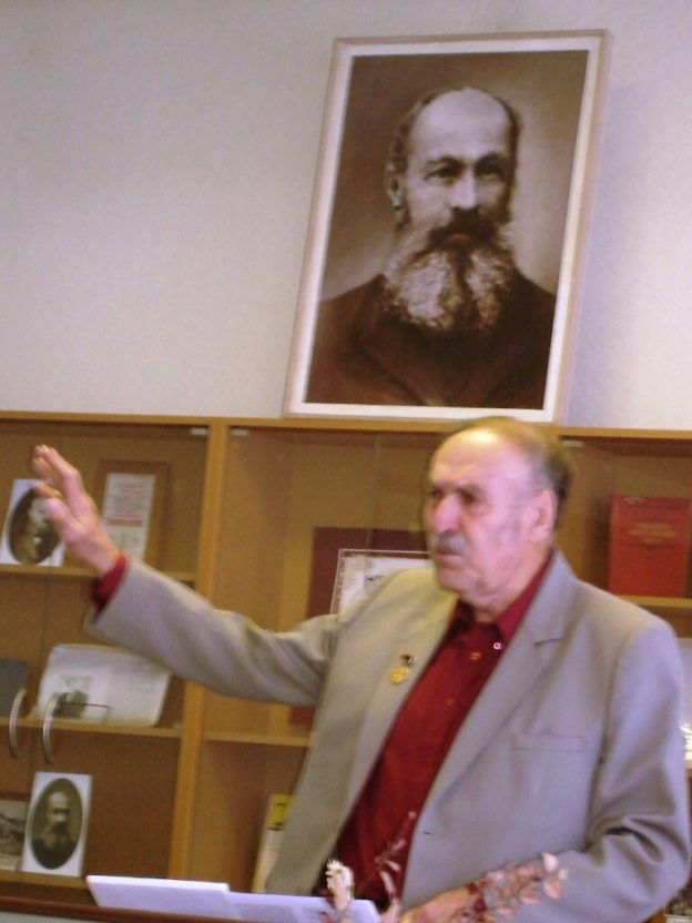 Праздничная музыкально-поэтическая встреча. Поет Эмиль Шмулевич