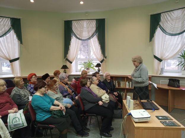 Знакомство с творчеством грузинского режиссёра Отара Иоселиани «Листопад»