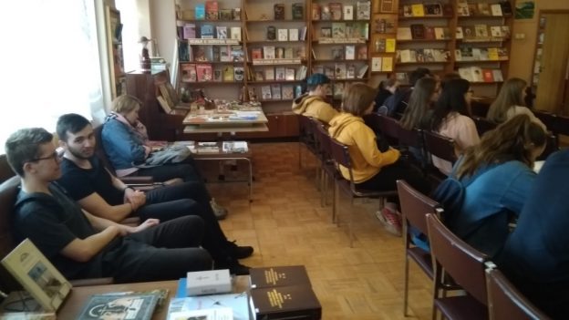 Обзор-диалог «Настоящая жизнь – это поиски глубины»