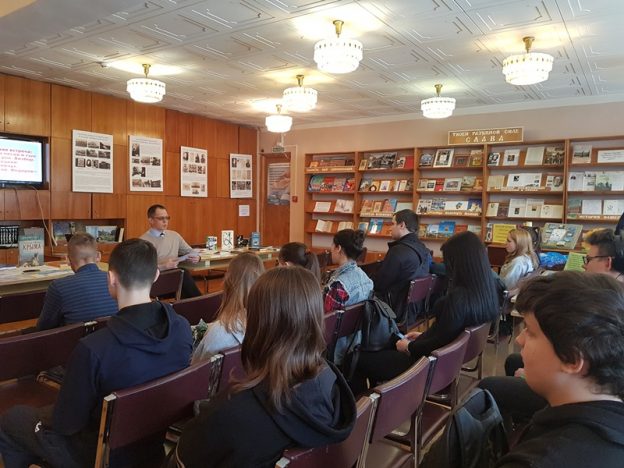 Литературная встреча «Из уст в уста — новый вид литературы. От «народного» анекдота — к Жванецкому и Кнышеву»