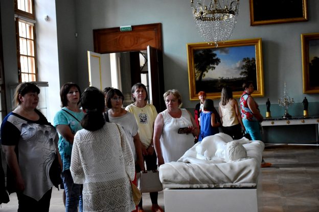 По Москве и дивному Архангельскому