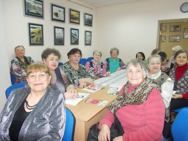 «Песочные цветы идут…», заседание клуба цветоводов