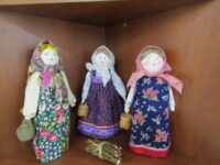 Книжно-кукольная выставка «С куклами возиться - бытию учиться»