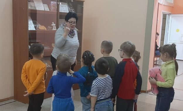 «Вам знаком книжкин дом?», путешествие по библиотеке