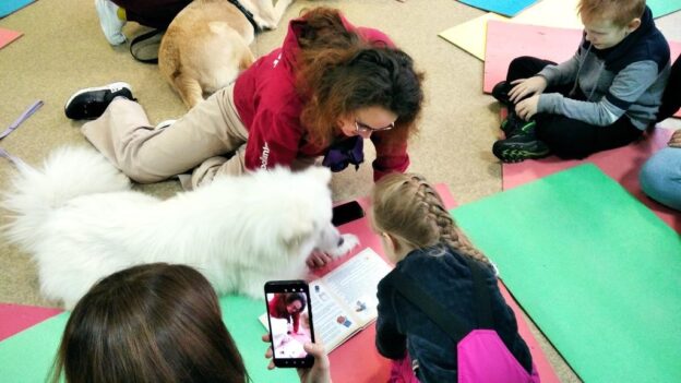 Чтение книги Александры Калининой «Приключения Ваваки» в рамках акции «Гав-гав шоу «Верные друзья»