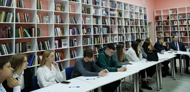 Заседание молодёжного дискуссионного клуба