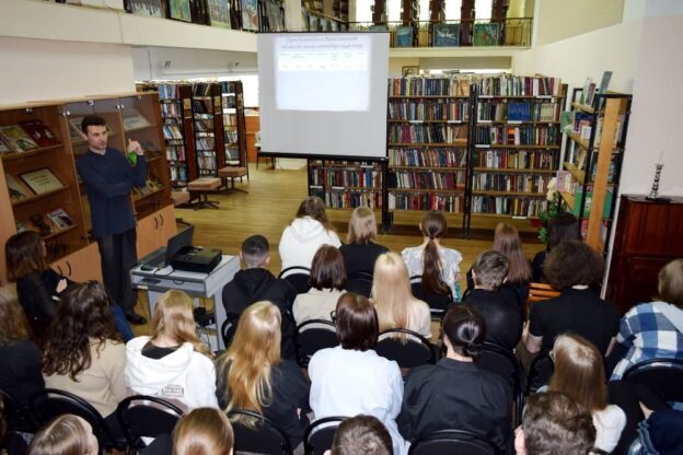 О правопорядке в войну и после войны: публичная лекция Дениса Тумакова