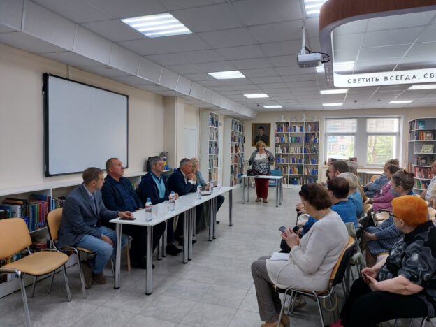 Встреча представителей власти с общественностью Заволжского района «Вопросы транспорта и медицины в районе»