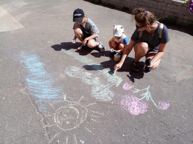 «Краски лета», день рисования на асфальте