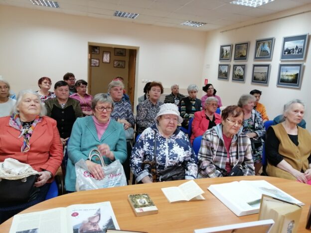 «Вся жизнь моя — в моих стихах». Встреча в литературно-музыкальной гостиной