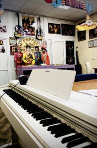 Литературно-музыкальная экскурсия в ярославском Битловском музее «Платина «Белого альбома» The Beatles» 12+