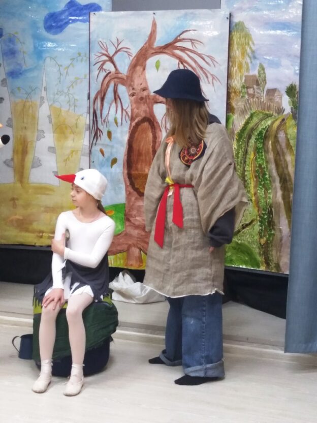 «Аистенок и пугало», спектакль