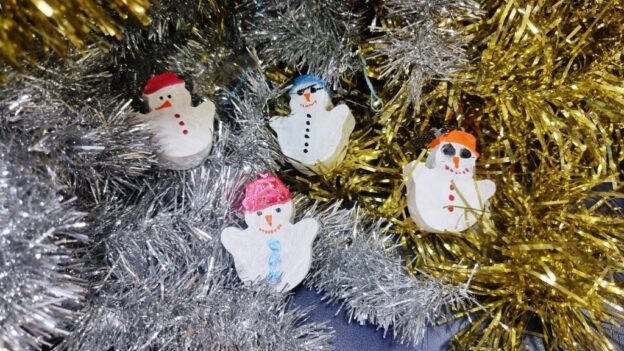 «Дефиле снеговиков», мастер-класс по росписи деревянных брелоков