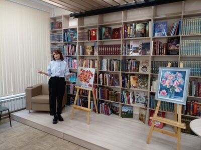 Закрытие выставки картин Елены Сафоновой «Жизнь яркими мазками»