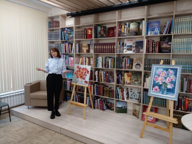 Закрытие выставки картин Елены Сафоновой «Жизнь яркими мазками»