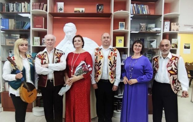 «Богатством звуков льется музыка». Музыкально-поэтическая программа русского народного самодеятельного коллектива «Мозаика»