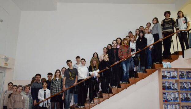 Посвящено трагедии Беслана