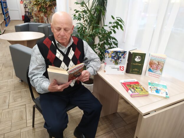 Поздравительная открытка «Учителям посвящается…»