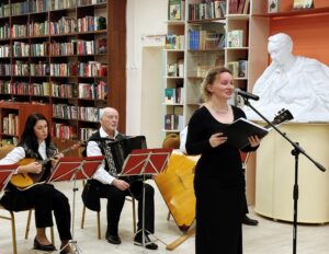 Литературно-музыкальная программа «Закружилась осень золотая» Литературно-музыкальная программа «Закружилась осень золотая»