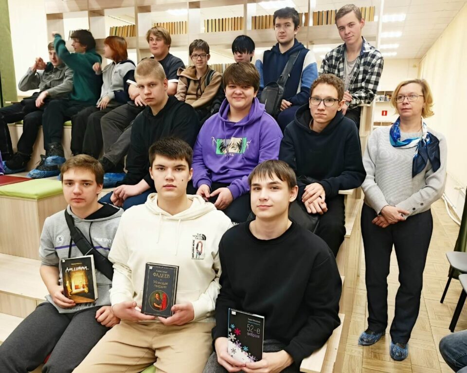 Обзор молодежной литературы «Вектор чтения» 12+