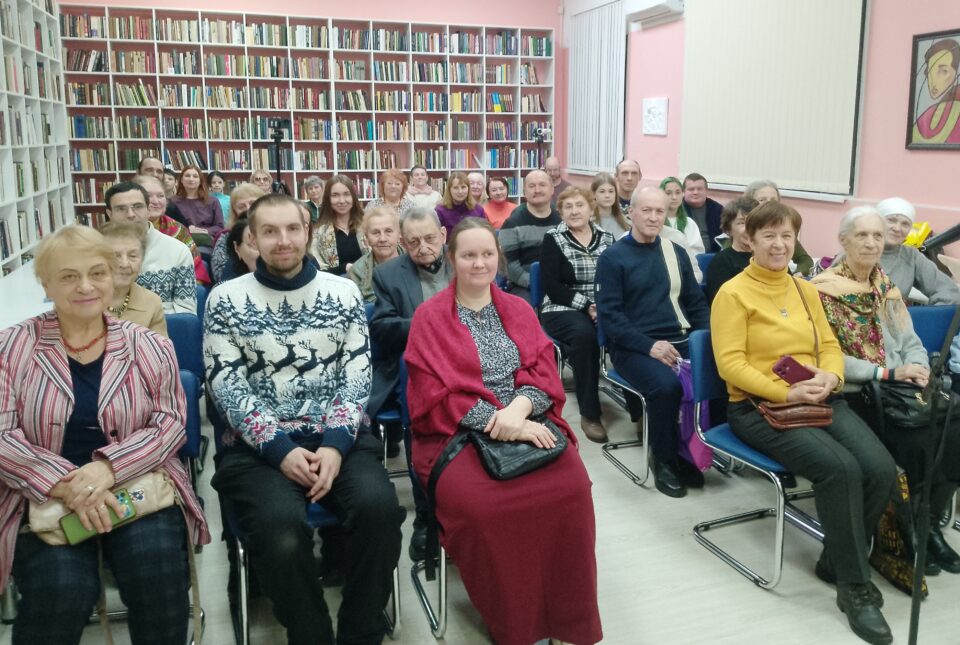 В Центральной библиотеке имени М. Ю. Лермонтова состоялся музыкально-поэтический вечер «Рождества волшебные мгновенья»