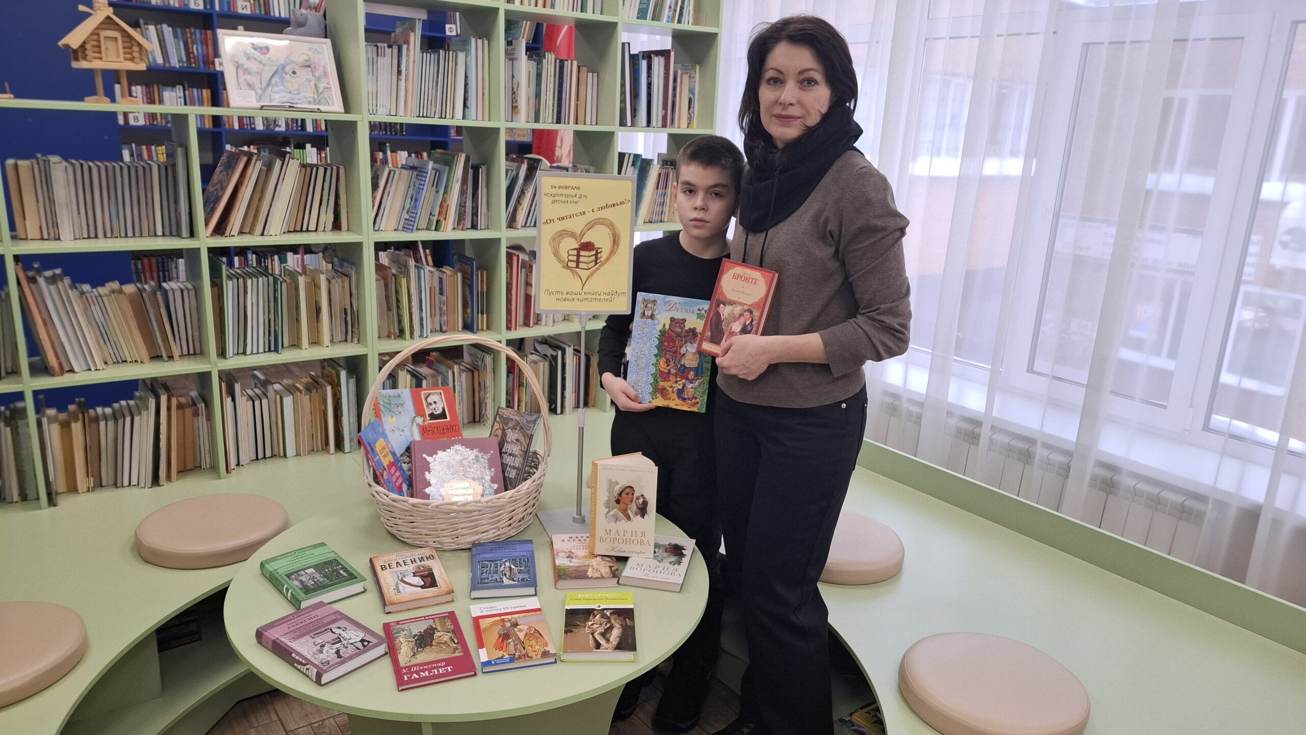 В библиотеке имени М.С. Петровых прошла презентация подаренных книг