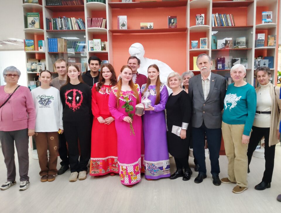 узыкальный вечер-знакомство с вокальным трио «Сестрёнки» «Вечерние гуляния в Ярославле»