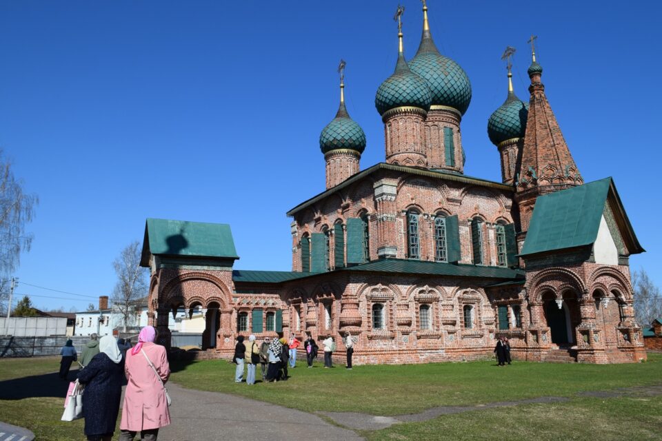 «Здесь наши истоки»: экскурсия к храмовому комплексу в Коровниках