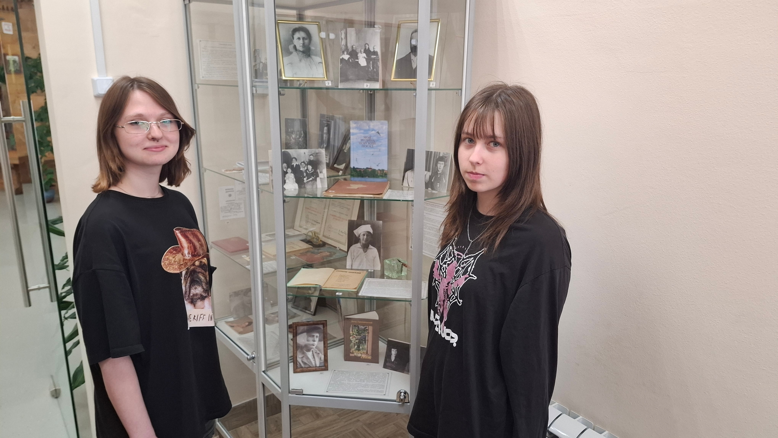 Экскурсия по кабинету Марии Петровых